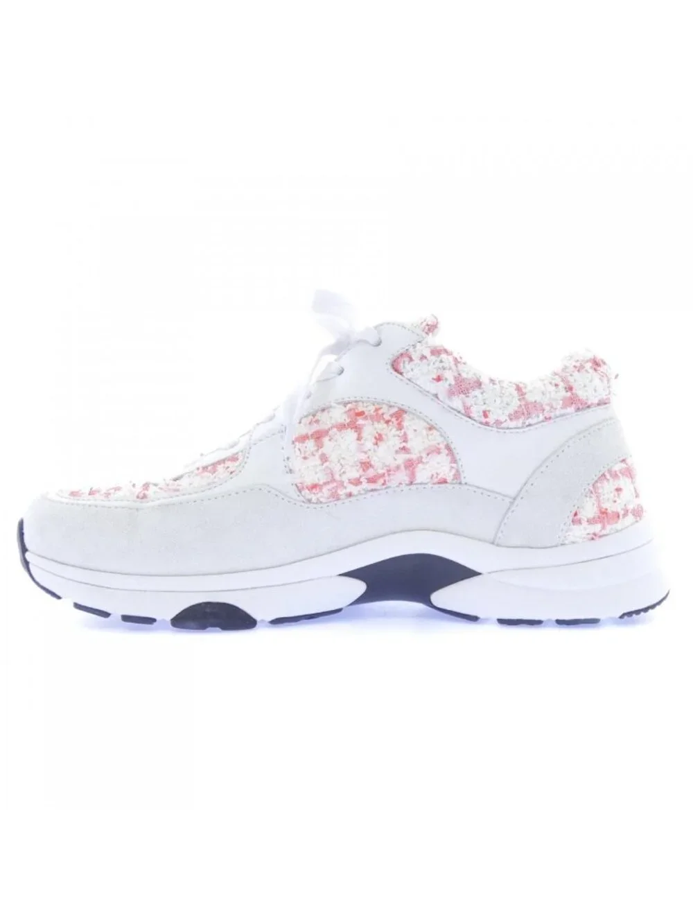 Chanel Sneakers Beige - Picture 2 of 6